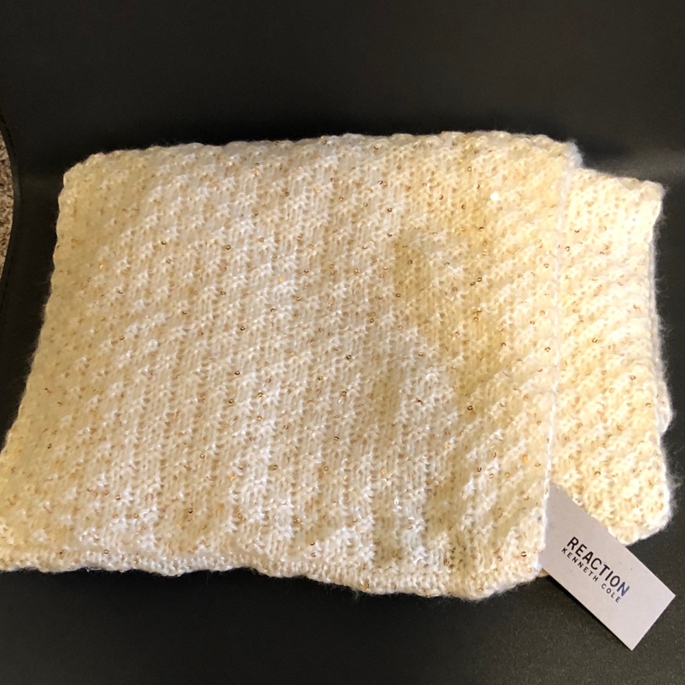 NWT Kenneth Cole Reaction Infinity scarf